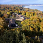 hotel ligger midt i skoven med udsigt til vejle fjord